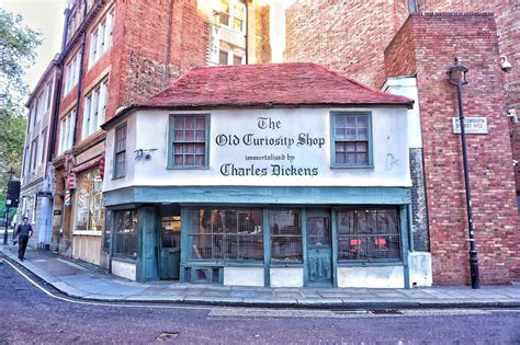  The Old Curiosity Shop: En mystisk historia om en flicka och hennes far i det viktorianska London! 